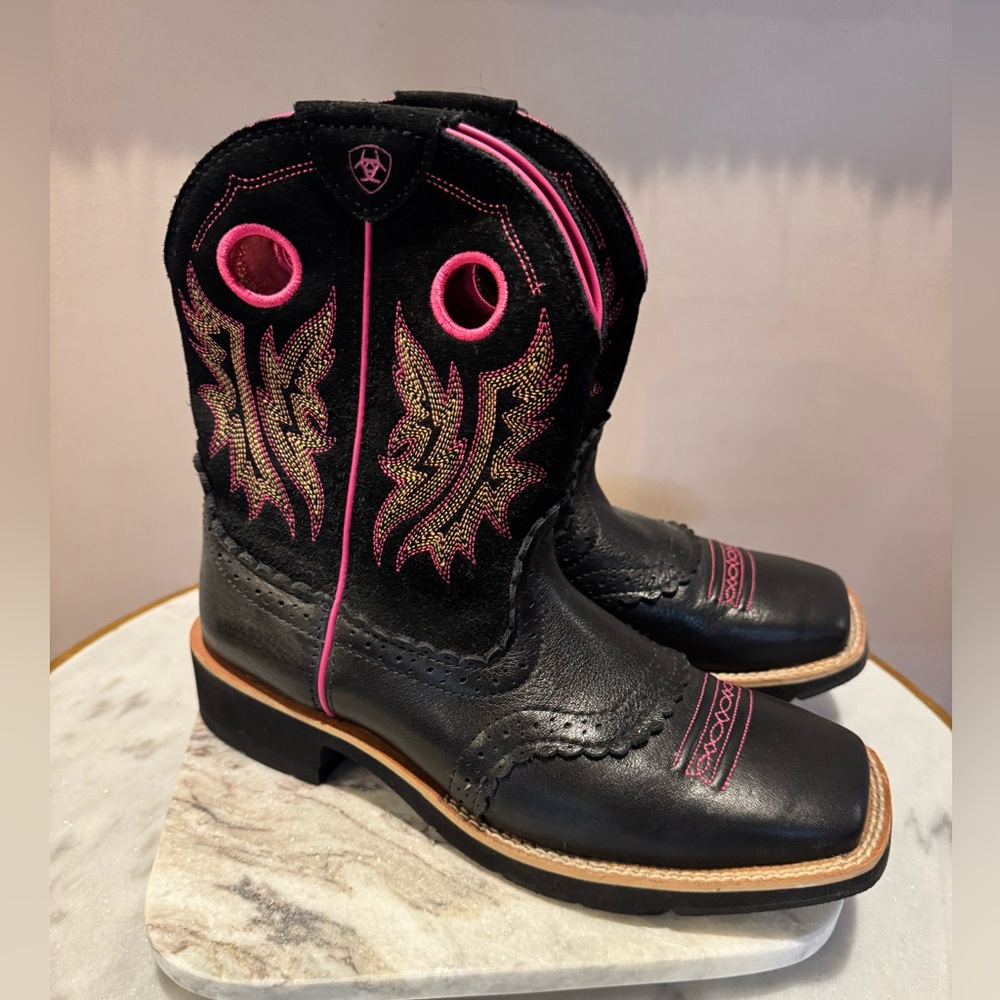 Ariat pull on Women’s short boots